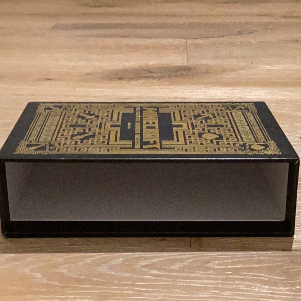 Minecraft Essential Handbooks Series - Picture 6 of 14